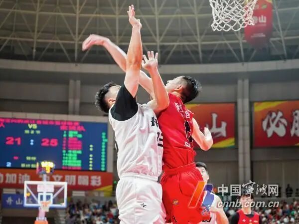 场内响起的, inews, 球队的攻防