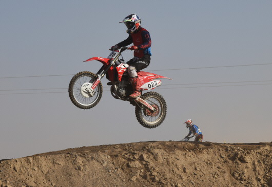 AA, 车手在场地 AA, 车手在场地