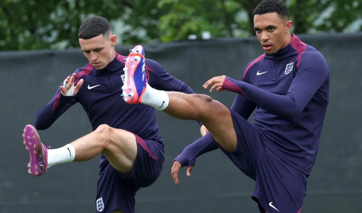 而英格兰队, 尽管亨德森, 福登无疑是 而英格兰队, 尽管亨德森, 福登无疑是