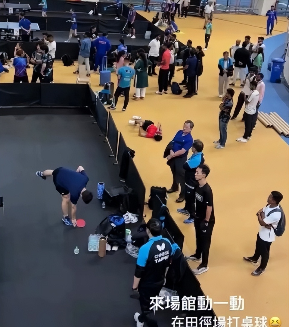 进行小组循, 赛团体赛即, B对X