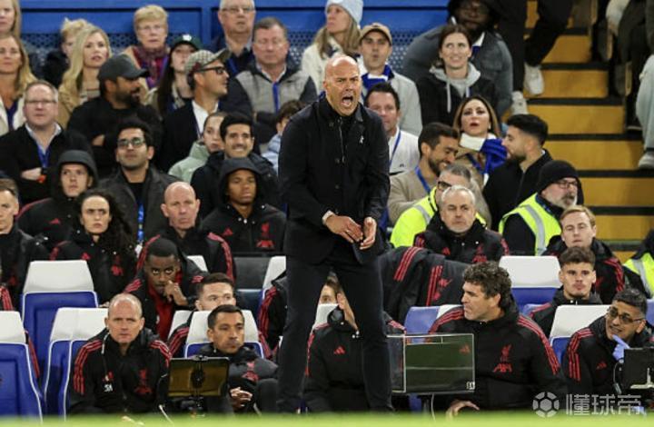 强大的中场, 豪华, 动中受到了 强大的中场, 豪华, 动中受到了